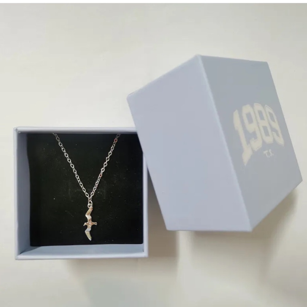 1989 Taylor Swift Segull Necklace